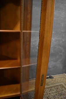 Vitrína rohová - 4