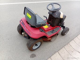 Prodám zahradní traktor Toro 13Hp - 4