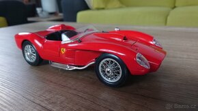 Ferrari 250 Testa Rossa - 1:18 Bburago - 4