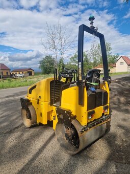 PRODÁM TANDEMOVÝ VIBRAČNÍ VÁLEC JCB VMT 260 - 4