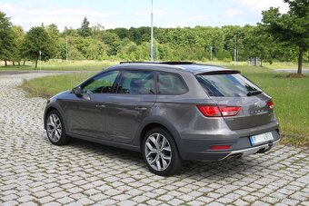 LEON X-Perience,2.0Tdi-110kw,6st.M,4Drive,TAŽNÉ,Panoram,2016 - 4