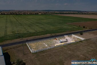 Prodej komerčního pozemku, u hlavní komunikace, Tasovice u Z - 4