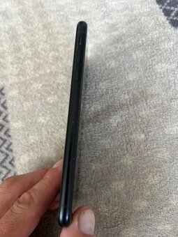 Apple iPhone XR 64 GB - 4