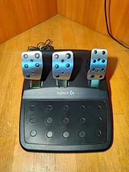 Volant a pedály od Logitech g29 - 4