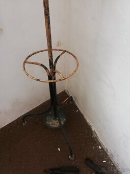 Litinový stojanový věšák - 4