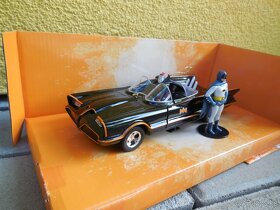 Classic TV Series Batmobile and Batman - 1:24 JADA - 4