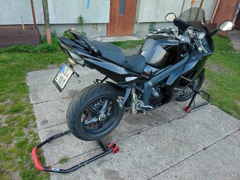 Triumph Sprint ST 1050 - 4