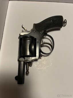 Historicky revolver kategorie D - 4