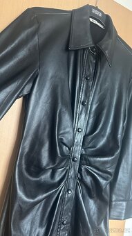 Koženkové sexy šaty vel. S - ZARA - 4