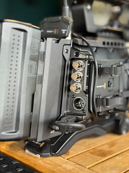 BLACKMAGIC DESIGN URSA BROADCAST G2 - 4