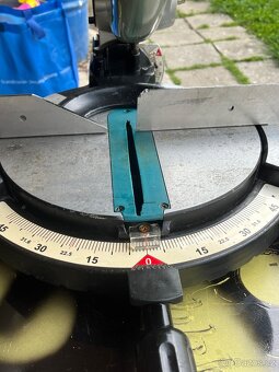 MAKITA Zkracovací a pokosová pila 255mm,1500W MLS100N - 4