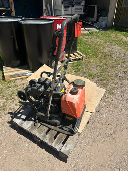 Vibrační deska Husqvarna LF75 - 4