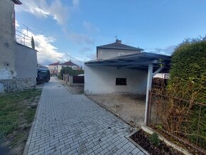 Zastřešené stání. - 4