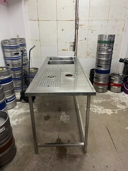 Nerezový výčepní stůl č.3 - 4