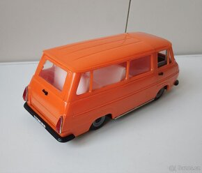 Oranžová Škoda 1203 KDN stará hračka Kaden - 4