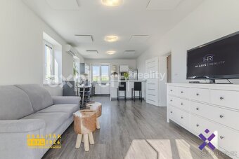 Prodej bytu 2+kk 65 m2 s vlastní zahradou 126 m2 a dvěmi stá - 4