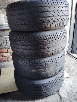 Pneu 235/55 R17 - 4