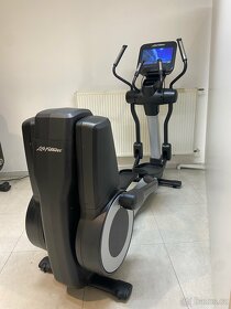 Life Fitness Discover SE 95x - eliptický trenažer TOP - 4