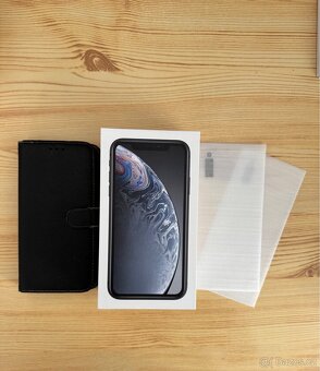 Apple iPhone XR černý 64GB - 4