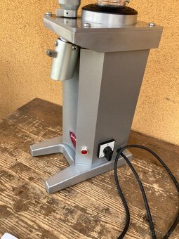 Obchodní mlýnek na kávu Eureka Drogheria MCD4 65mm - 4