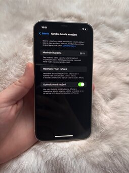 iPhone 11 – 64 GB, baterie 86 % - 4