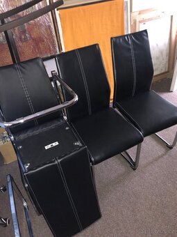 Stůl jídelní s židlemi 4 ks černé. - 4