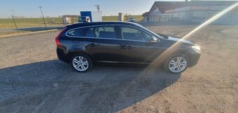 VOLVO V60 2.0 D3 5V 120KW MOMENTUM - 4