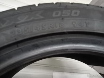Dunlop 235/45 R18 - 4