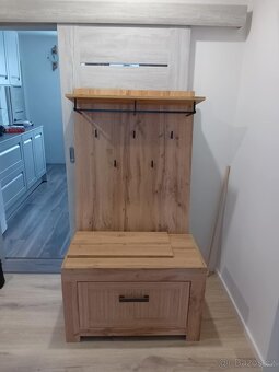Šatník s botníkem - 4