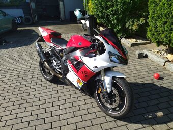 Yamaha YZF R1 - 4