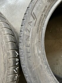 305/40 R20 - 4