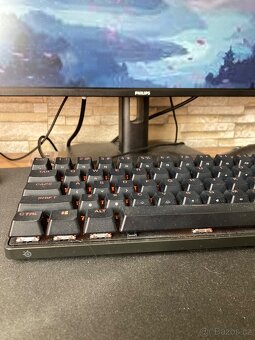 prodám klávesnici k PC - 4