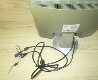 LCD monitor - 19 palců - 4