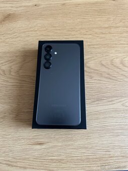 Samsung Galaxy S24 - 4