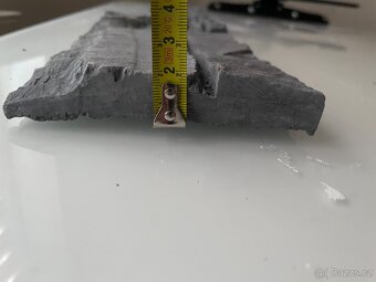 Prodám betonové obklady – šedá imitace kamene - 4