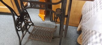 šicí stroj starý  GRITZNER.  Cena  500,-Kč. - 4