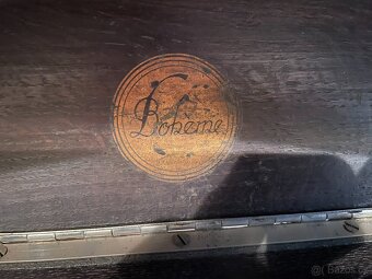 Starý gramofon na kliku - 4