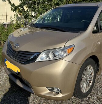 TOYOTA SIENNA - 4
