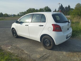 Toyota Yaris 1.0 - Top vzhled - 4