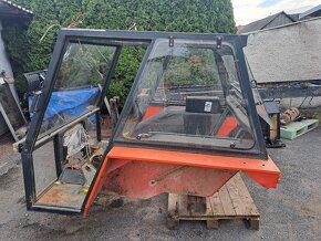 Zetor uřI díly slovenské kabiny 5211-7745. - 4