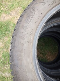 Prodám zimní pneu 225/55 R17 Good Year - 4