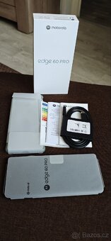 Motorola Edge 60 Pro 12GB/512GB PANTONE Shadow - 4