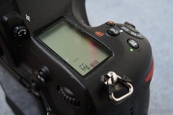 Nikon D850 + MB-D18 - 4