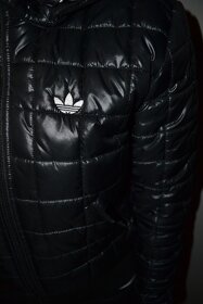 Černá prošívaná zimní bunda Adidas - 4