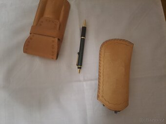 LUXUSNÍ SOUPRAVA: KOŽENÉ POUZDRO NA BRÝLE A NA PSACÍ POTŘEBY - 4