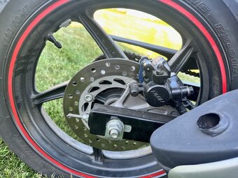Honda CBR 125R - 4
