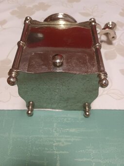 Kovový kávomlýnek, rok cca 1900, výška 20 cm, 12 x 12 cm - 4