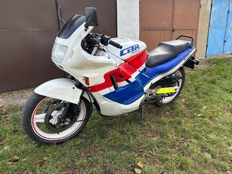 Dvakrát Honda CBR 600F PC-19 1988 a PC-23 1990 - 4