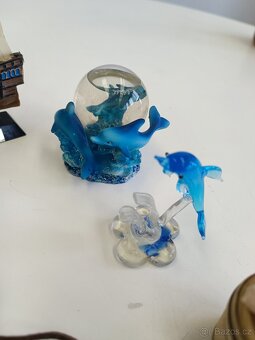 Balíček malých dekorací a suvenýrů - lodě, delfíni, figurka - 4