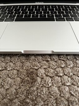 MacBook Pro 16GB 256GB (13”) - 4